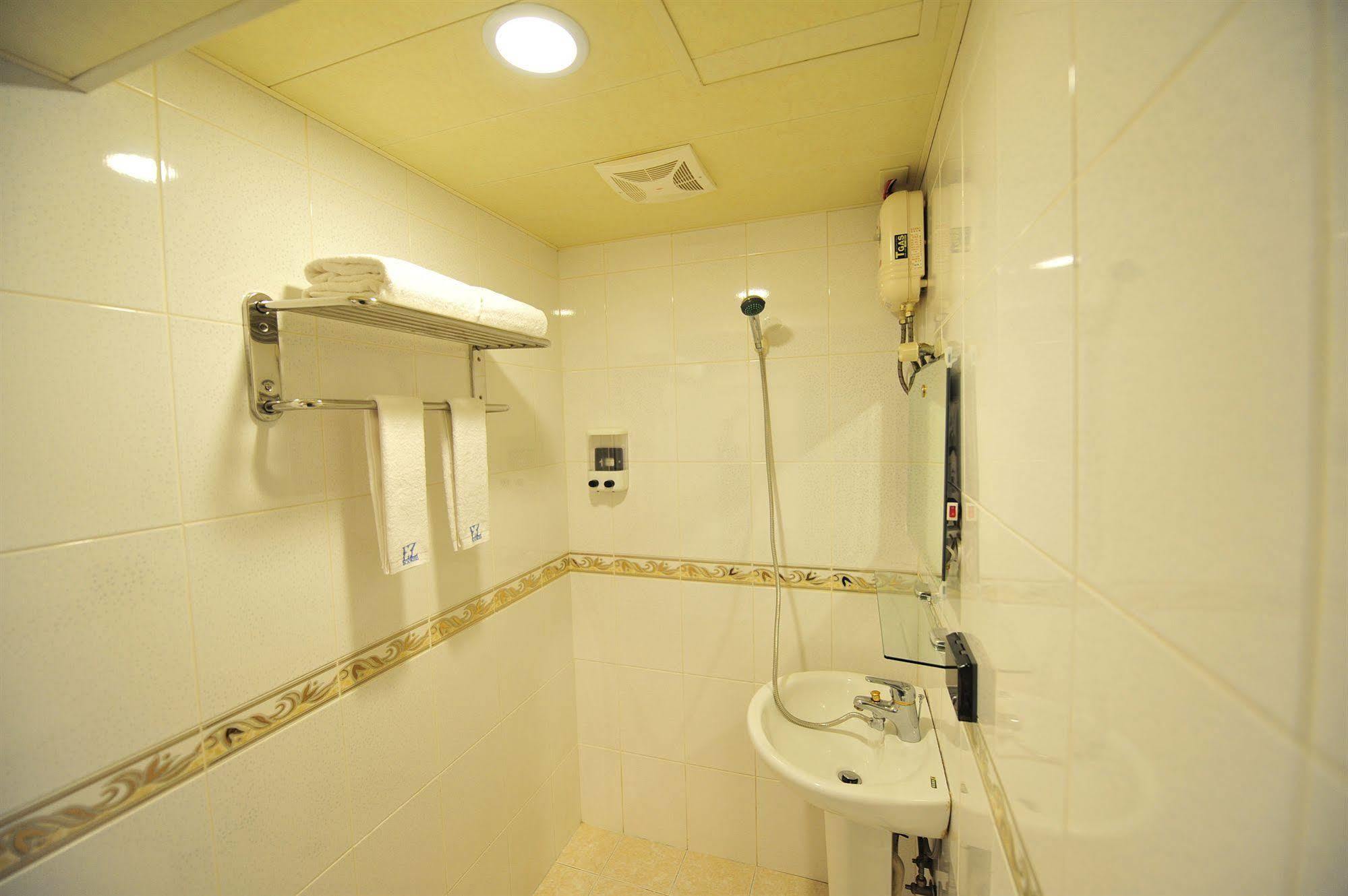 Hotel Ezbookers Dunhua Taipei Esterno foto